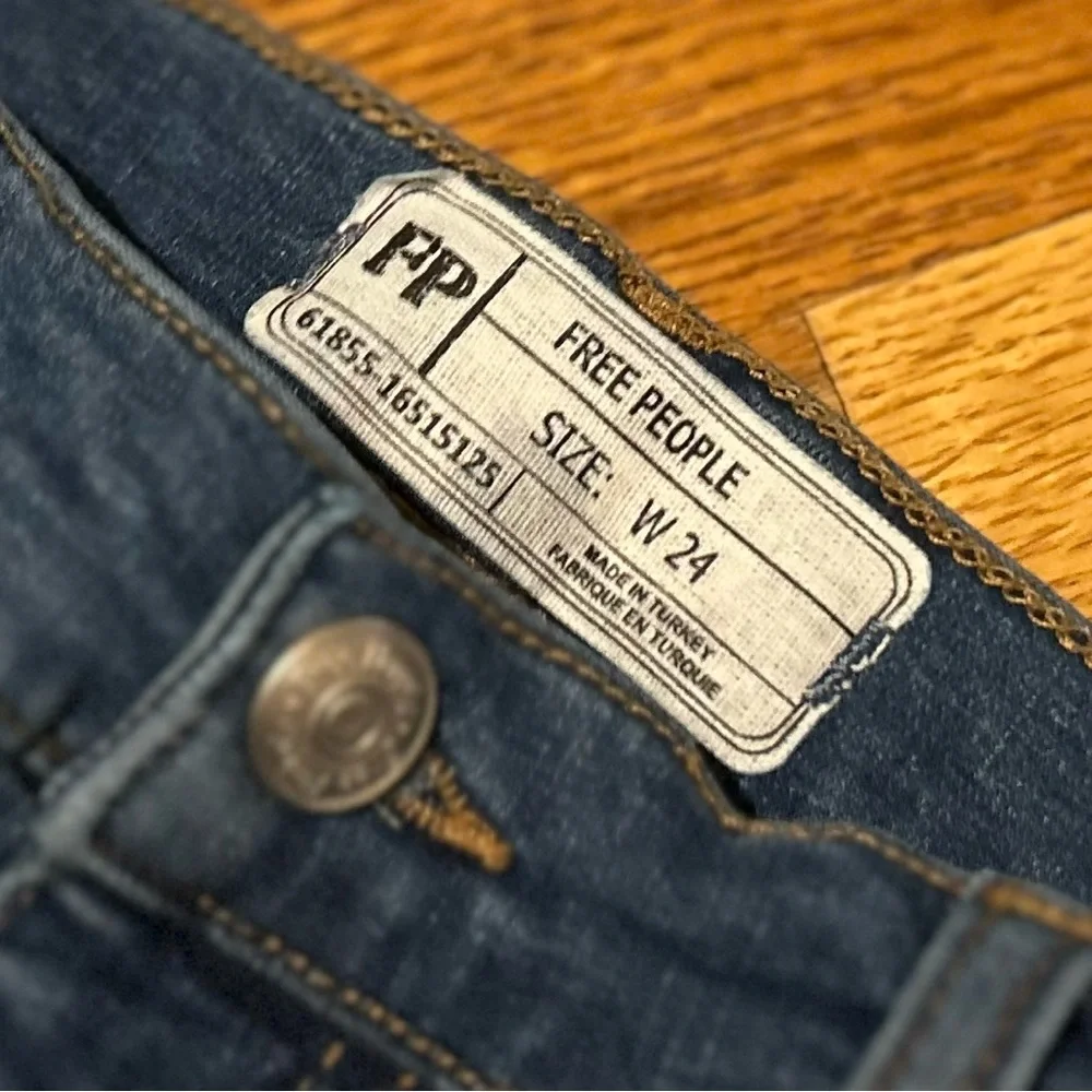 Free‎ People Women's Medium Blue Distressed Skinny Jeans, Size Waist 24